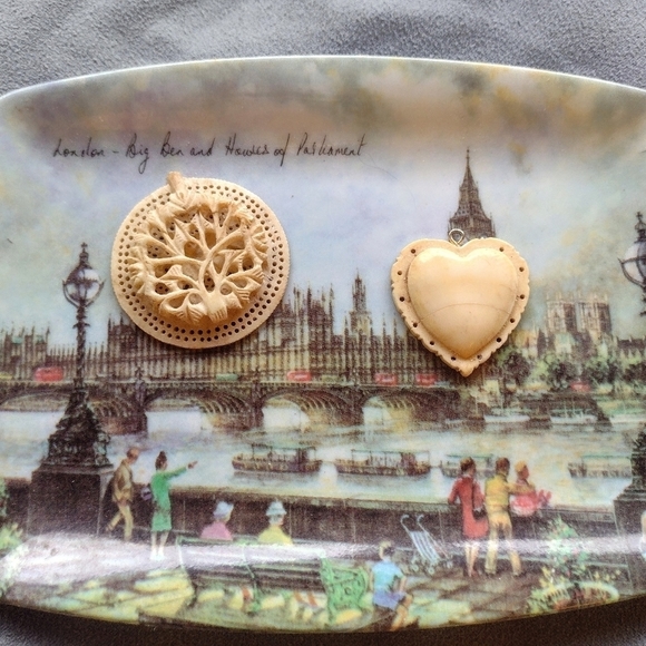 Sale! Unique Vintage Handcrafted Carved Bone 3d Tree of Life Pendant - Picture 3 of 7